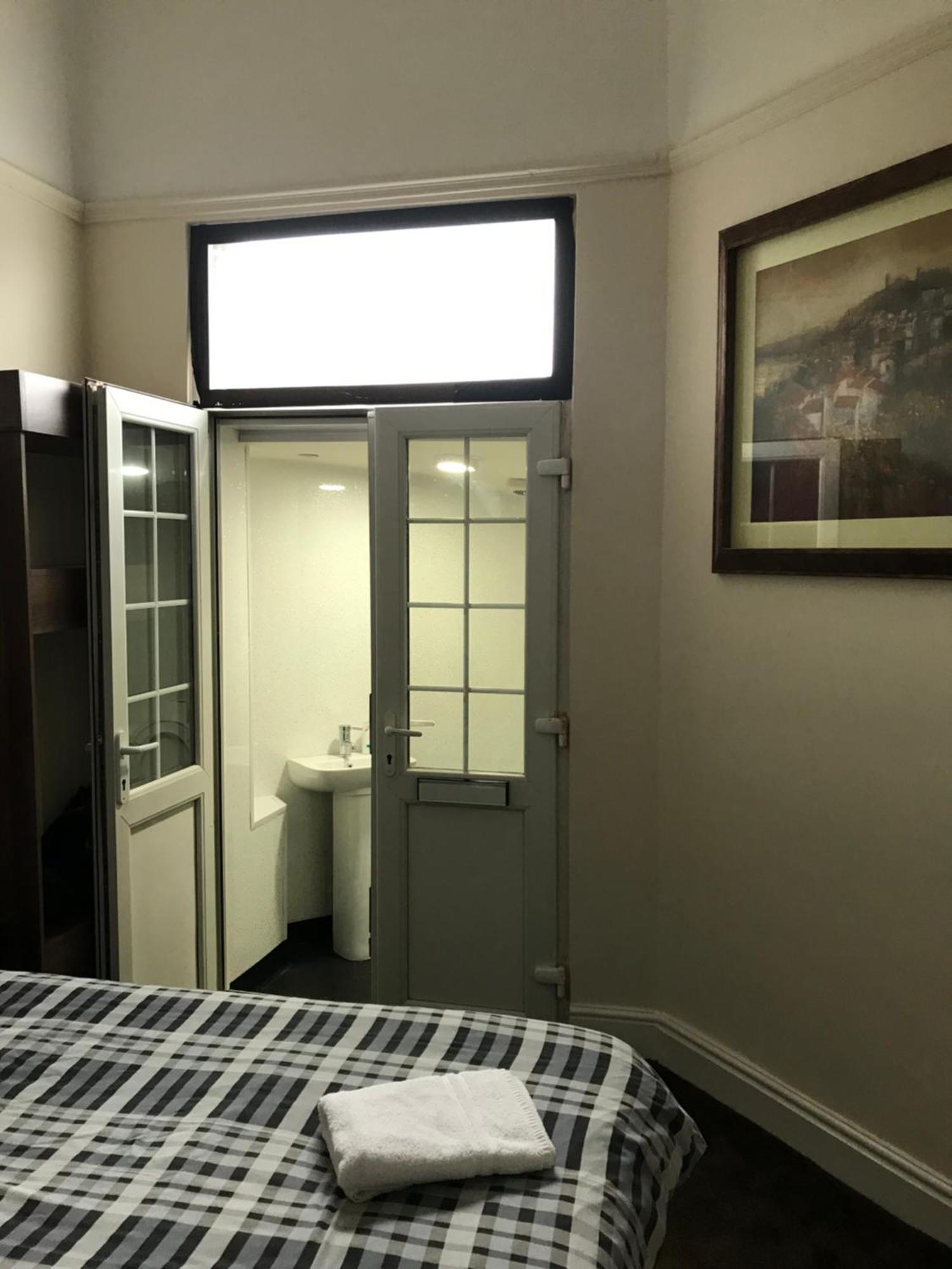 Bed & Breakfast Shanahans With Sports Bar Birmingham