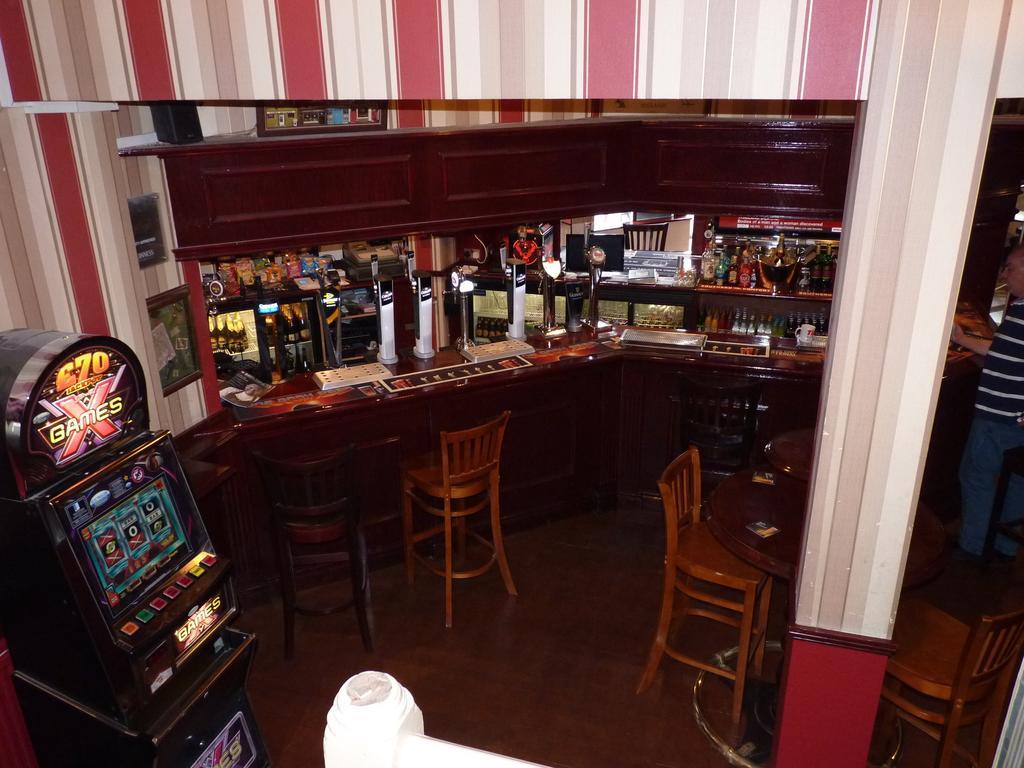 Shanahans With Sports Bar 3*